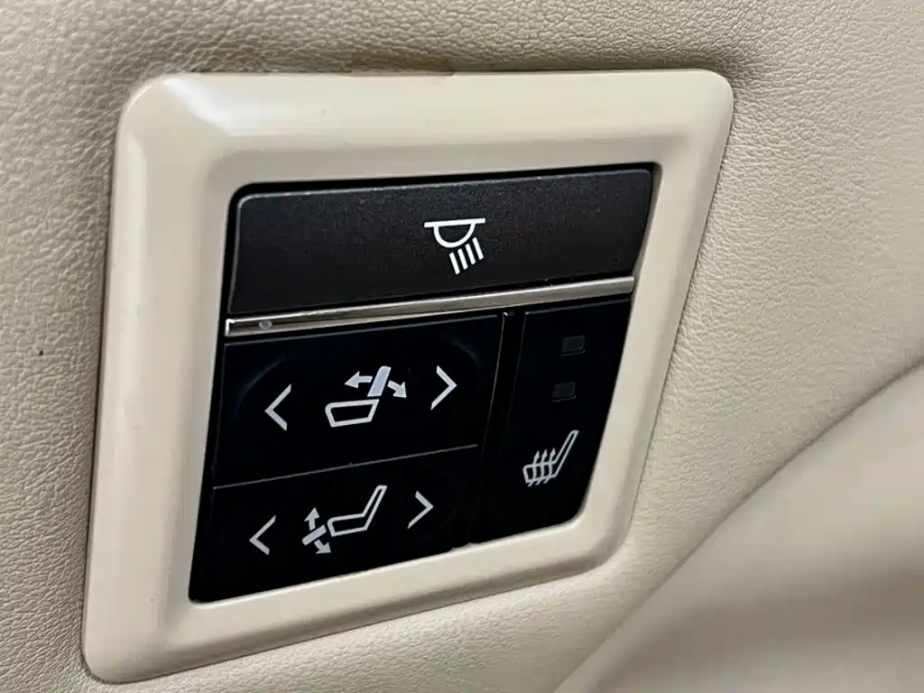 Toyota Alphard — миниатюра 12