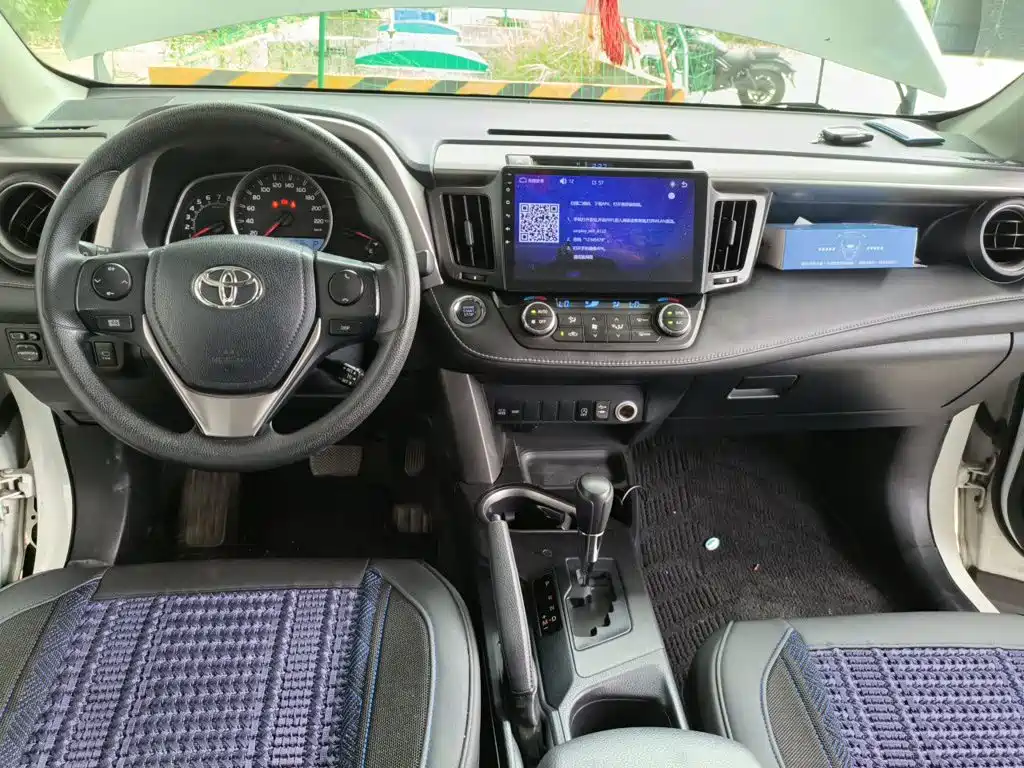 Toyota RAV4 — миниатюра 13
