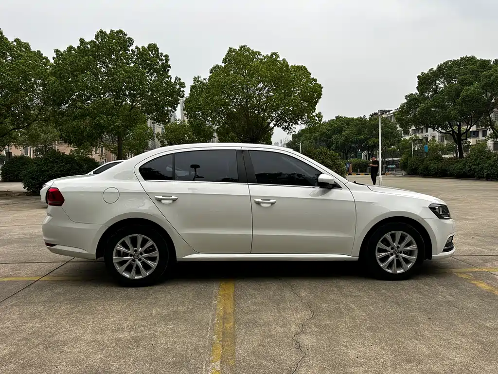 Volkswagen Lavida — миниатюра 6