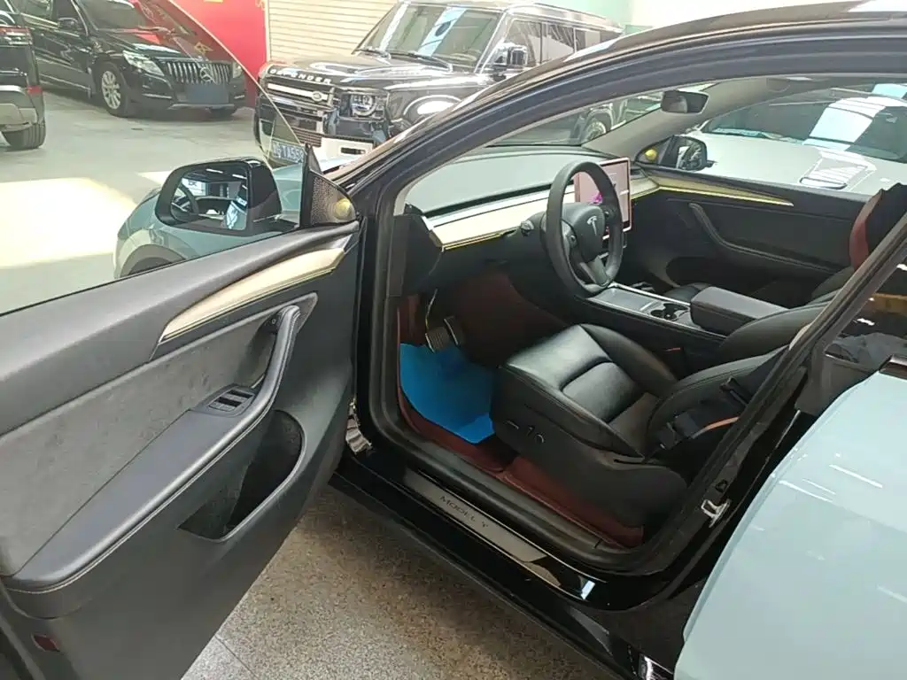 Tesla Model Y — миниатюра 16