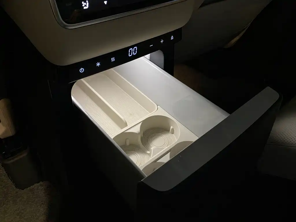 Li Auto Li MEGA — миниатюра 10