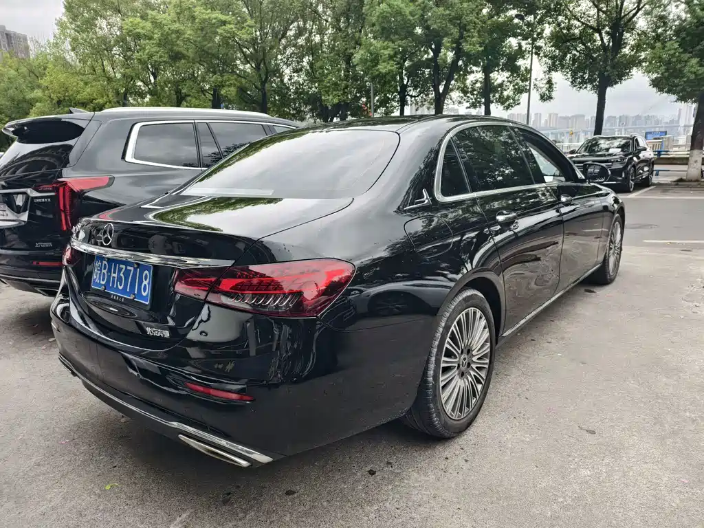 Mercedes-Benz E-Class — миниатюра 9