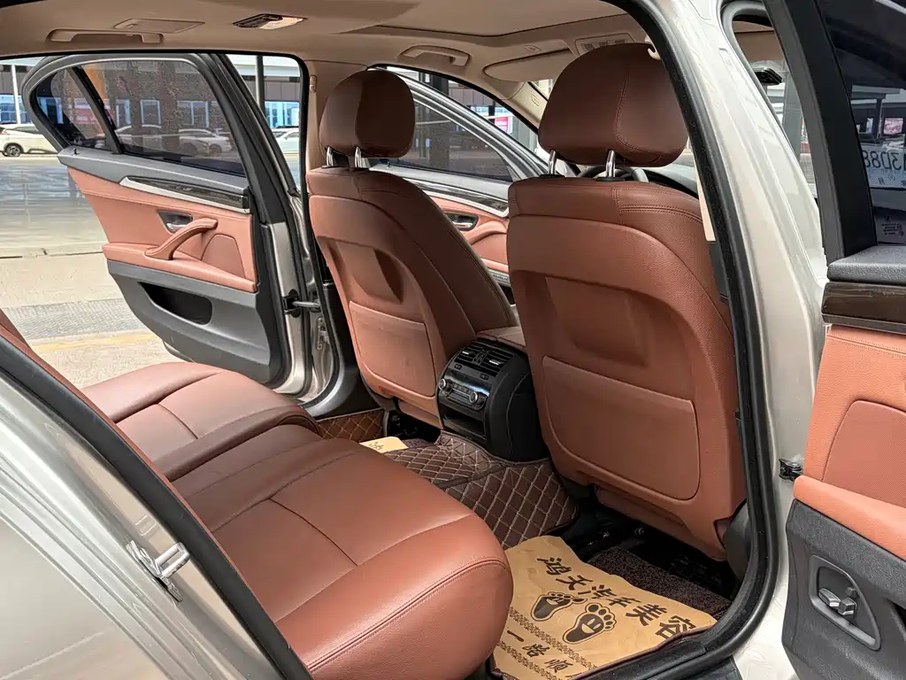 BMW 5 Series — миниатюра 11