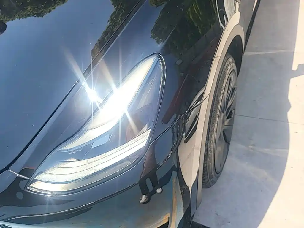 Tesla Model Y — миниатюра 24