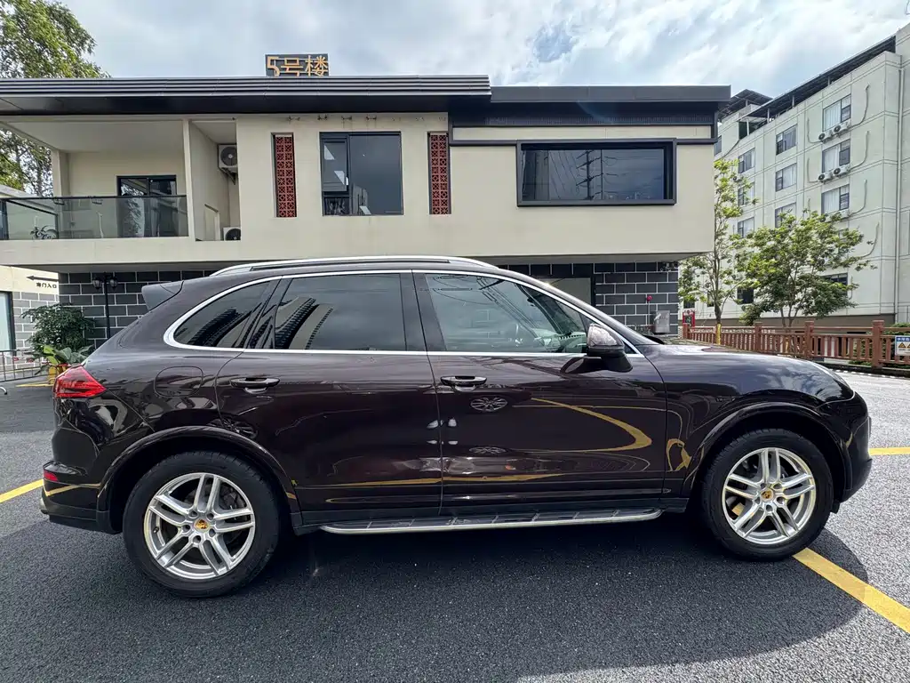 Porsche Cayenne — миниатюра 7