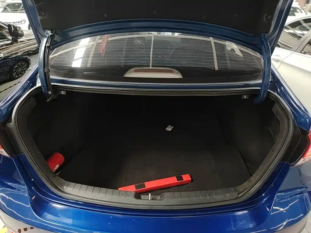 Hyundai Elantra — миниатюра 19