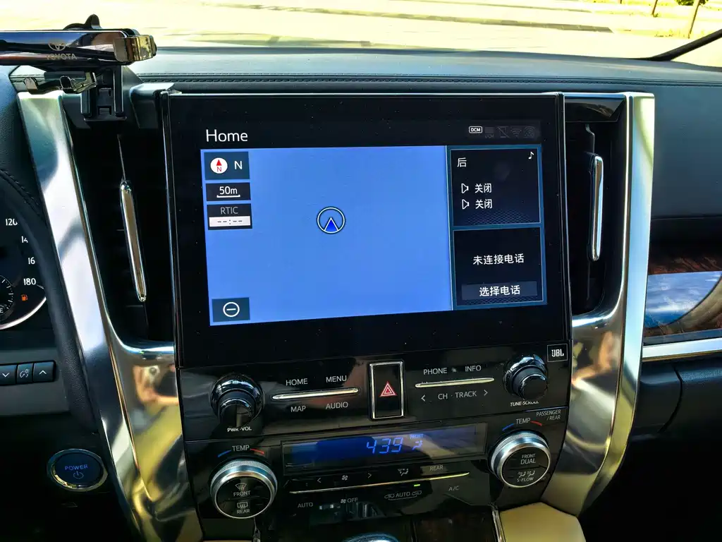 Toyota Alphard — миниатюра 12