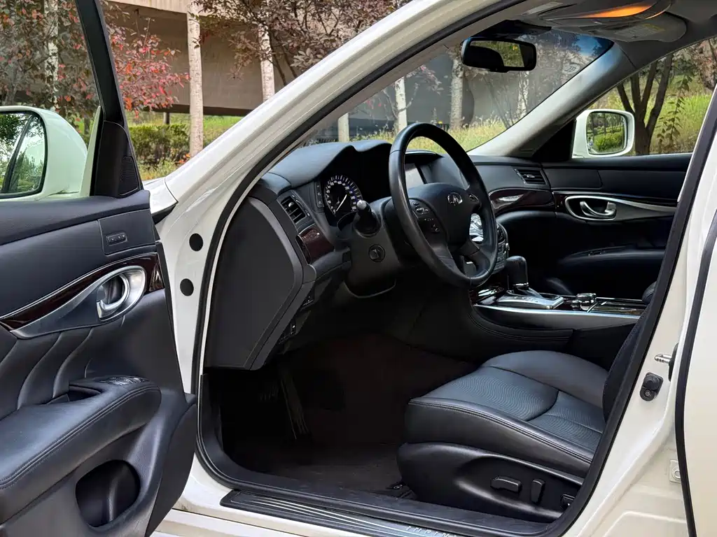 Infiniti Q70 — миниатюра 19