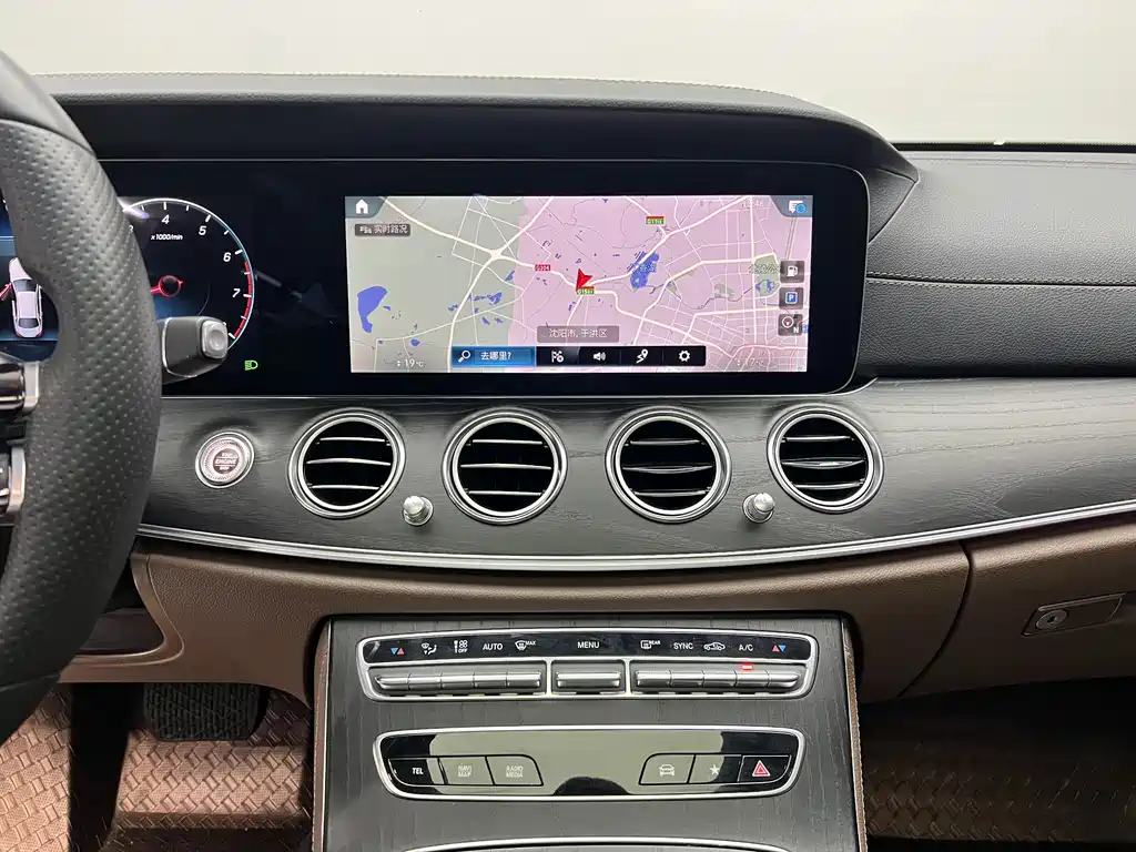Mercedes-Benz E-Class — миниатюра 14