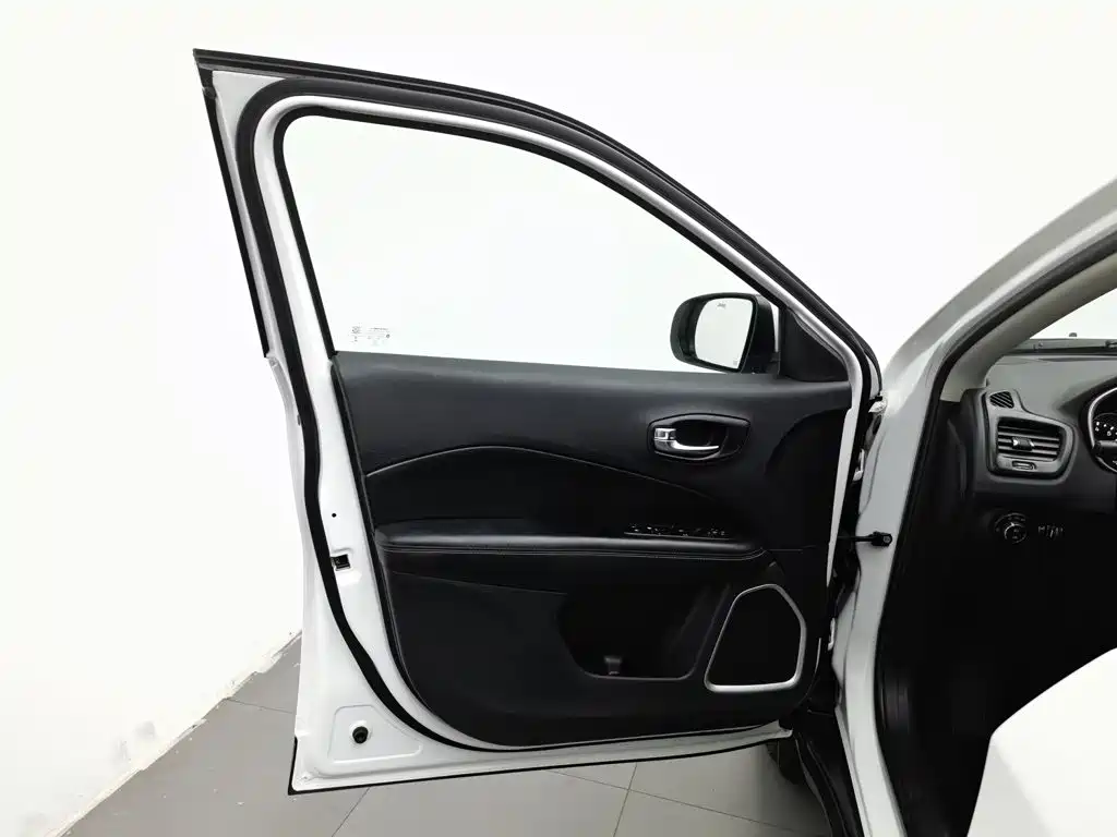 Jeep Compass — миниатюра 8