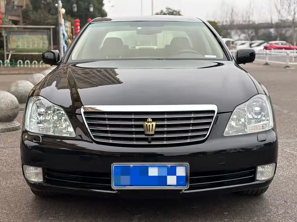 Toyota Crown — миниатюра 4