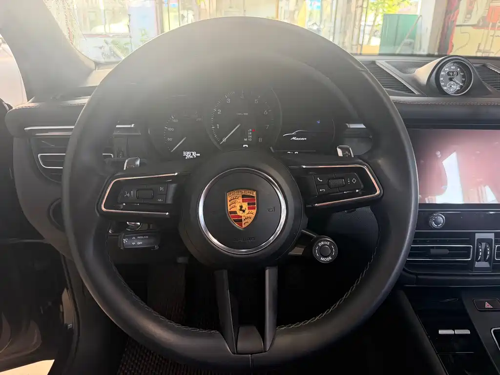 Porsche Macan — миниатюра 8