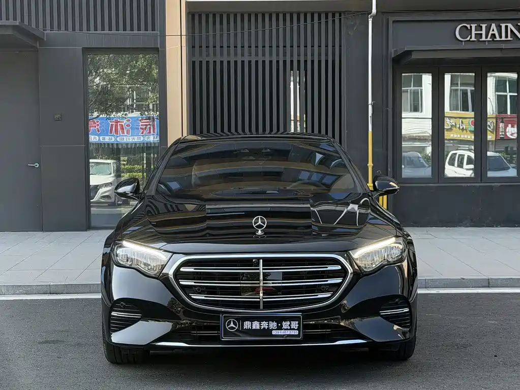 Mercedes-Benz E-Class — миниатюра 2
