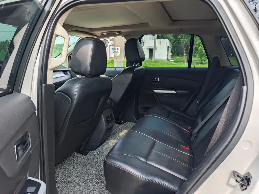 Ford Edge (Import) — миниатюра 6