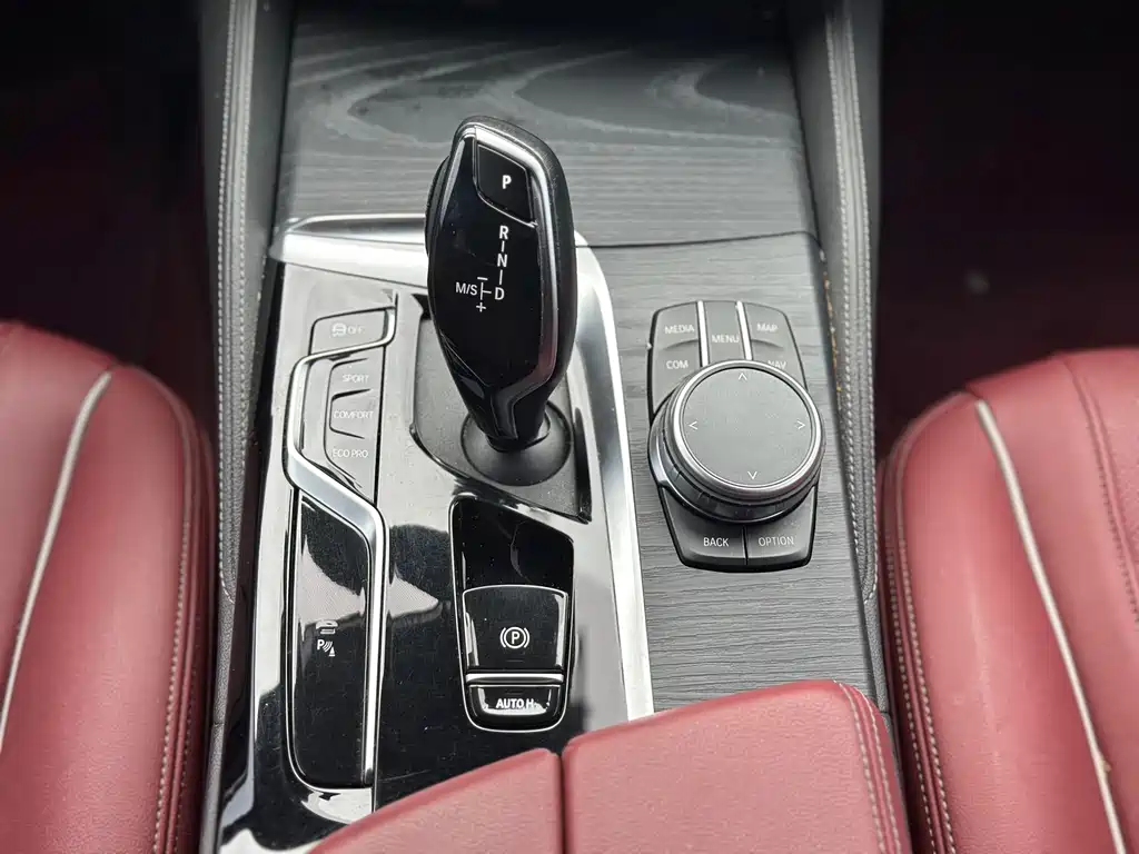 BMW 5 Series — миниатюра 12
