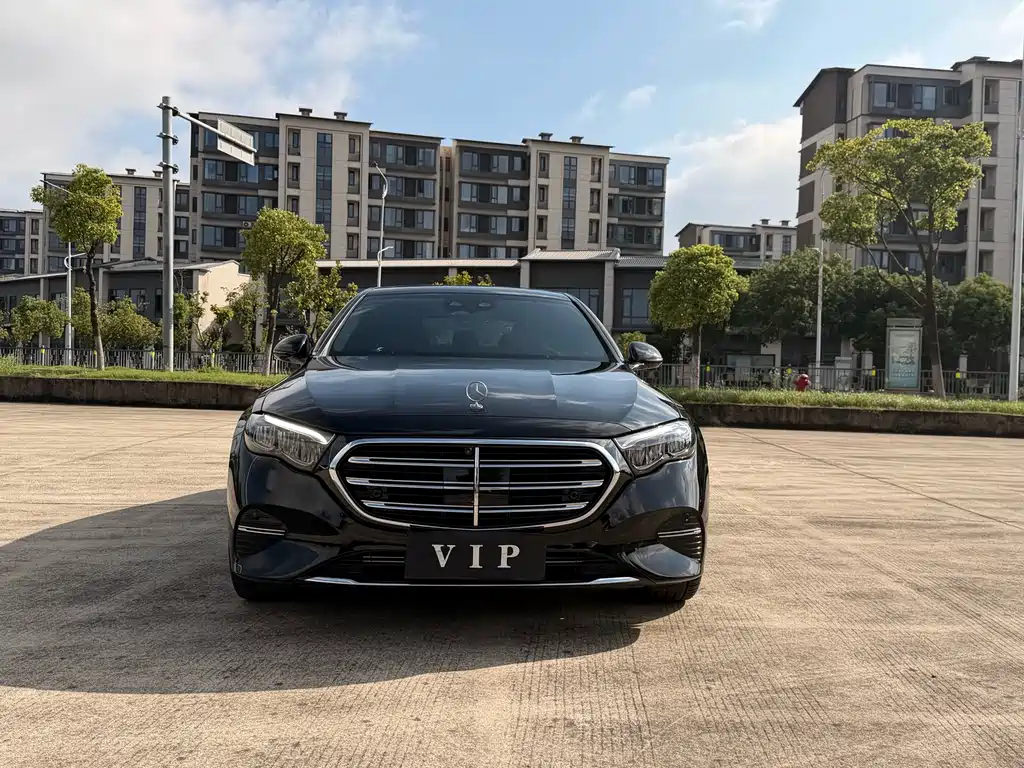 Mercedes-Benz E-Class — миниатюра 2