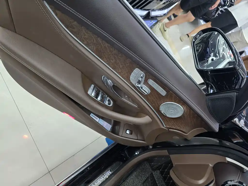 Mercedes-Benz E-Class — миниатюра 4