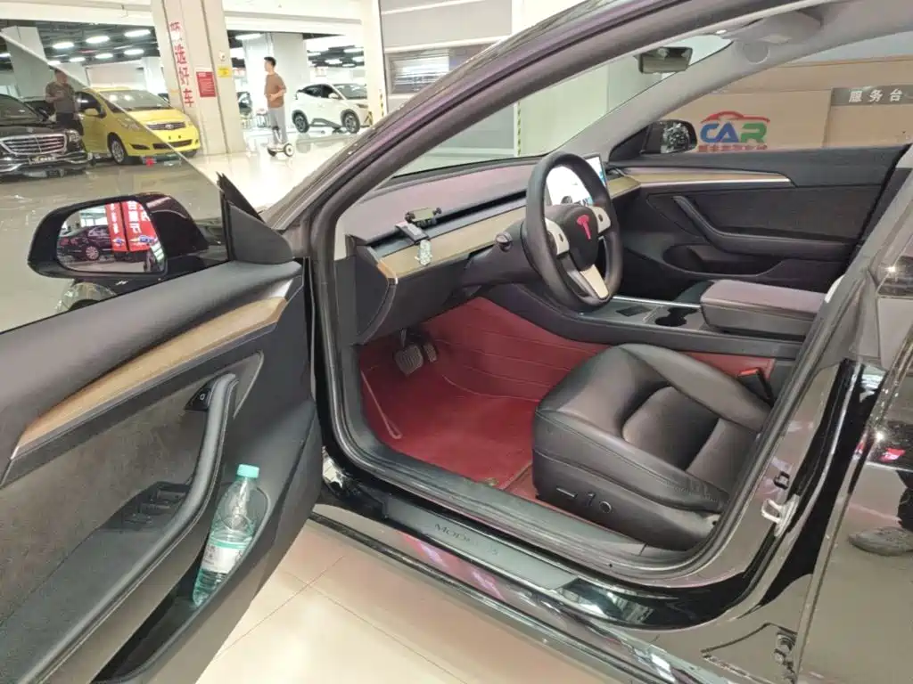 Tesla Model 3 — миниатюра 16