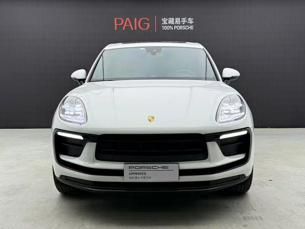 PORSCHE MACAN