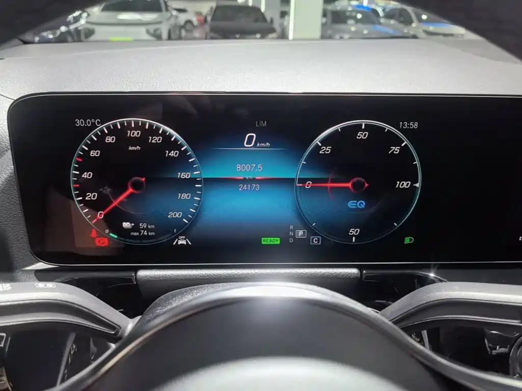 Mercedes-Benz EQA — миниатюра 12