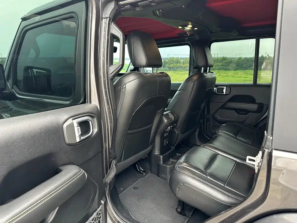 Jeep Wrangler — миниатюра 8