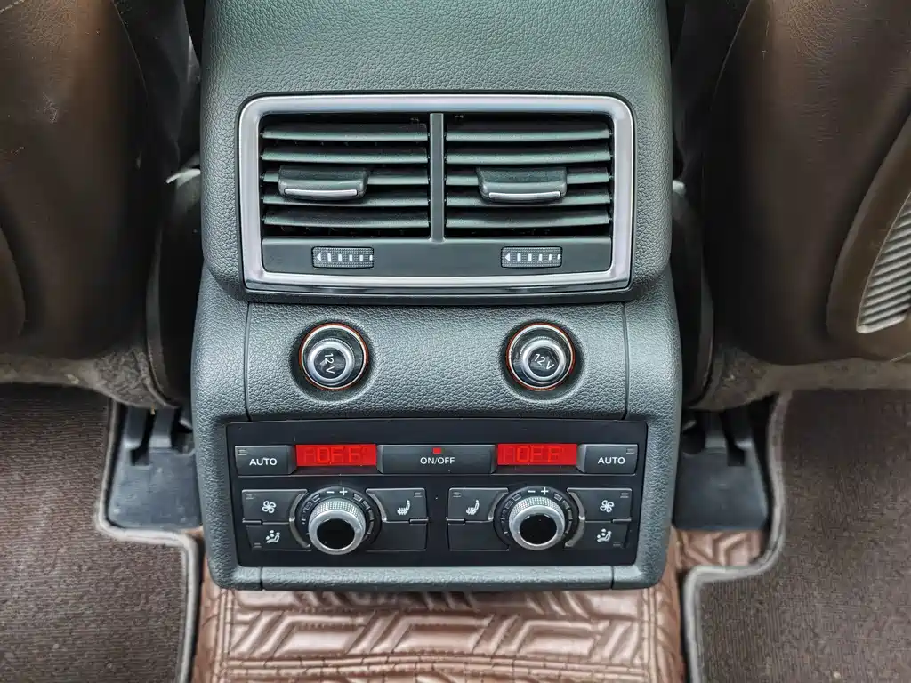 Audi Q7 — миниатюра 10