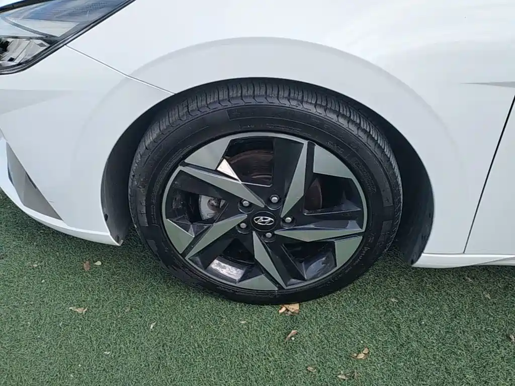 Hyundai Elantra — миниатюра 23