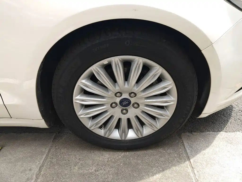 Ford Mondeo — миниатюра 8