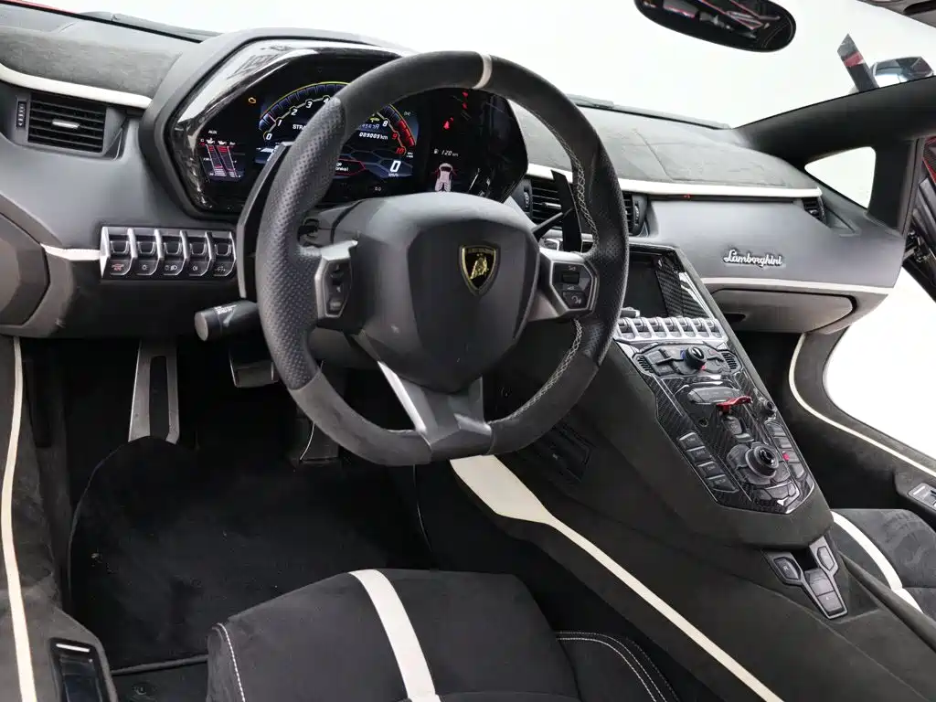 Lamborghini Aventador — миниатюра 4