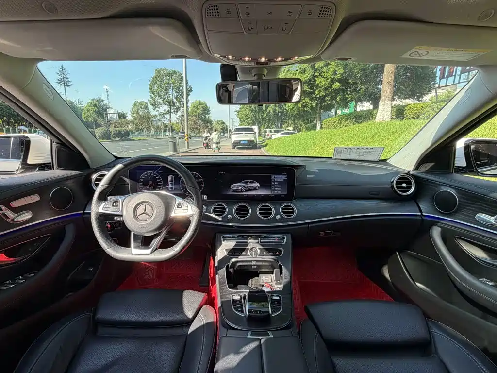 Mercedes-Benz E-Class — миниатюра 13
