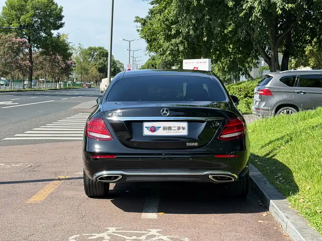 Mercedes-Benz E-Class — миниатюра 5