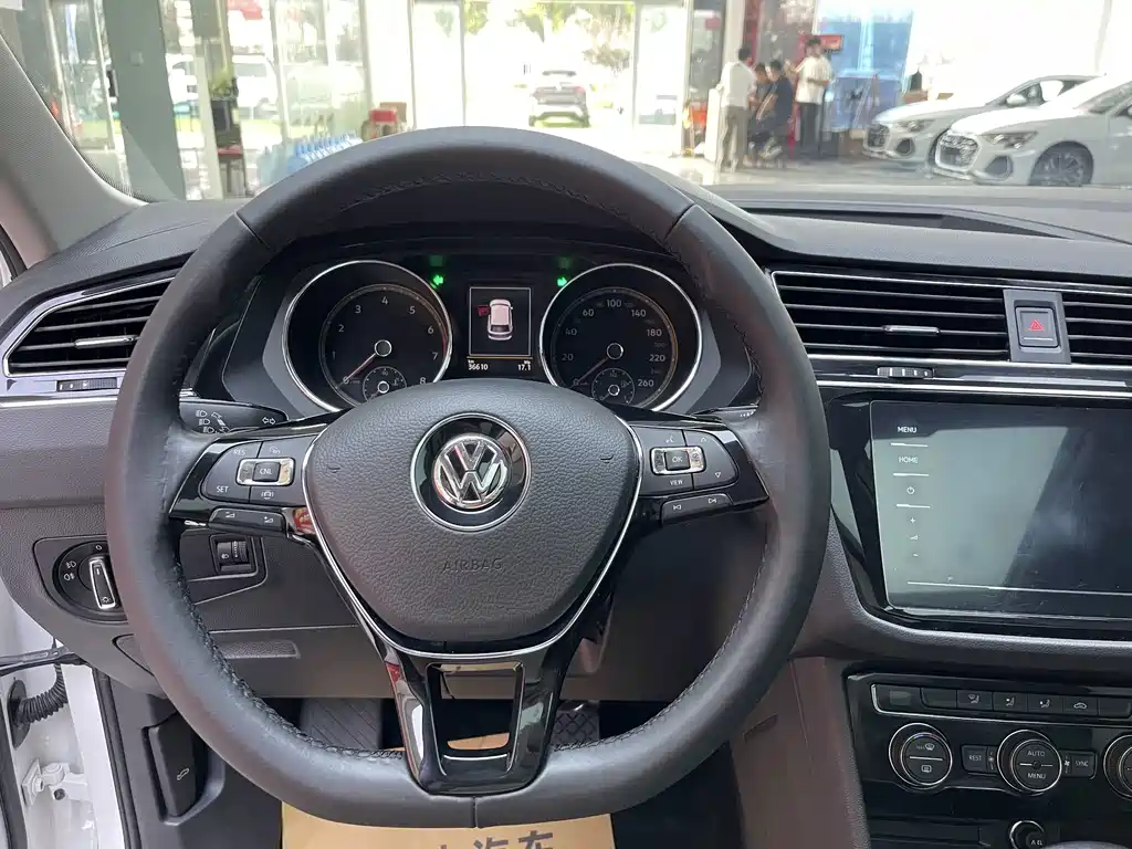 Volkswagen Tiguan L — миниатюра 19
