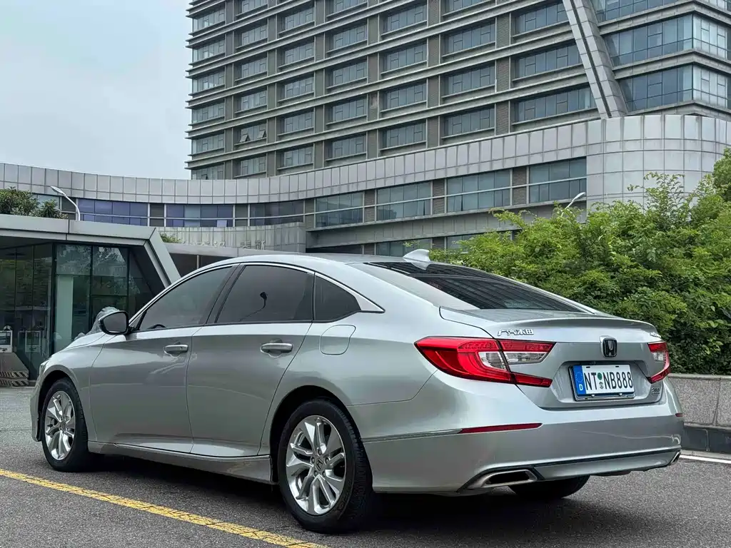 Honda Accord — миниатюра 6