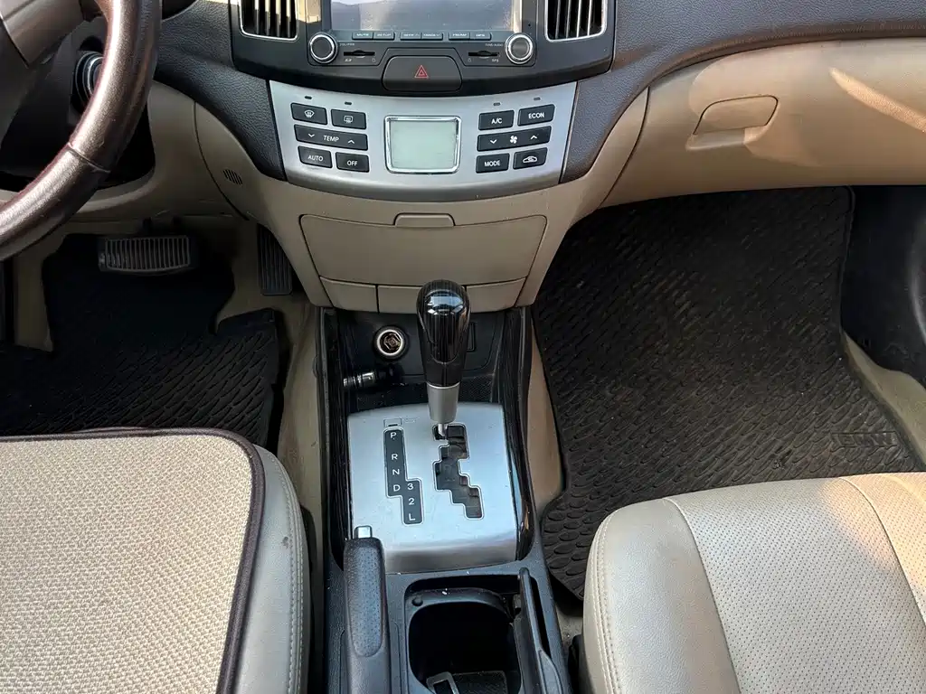 Hyundai Elantra — миниатюра 16