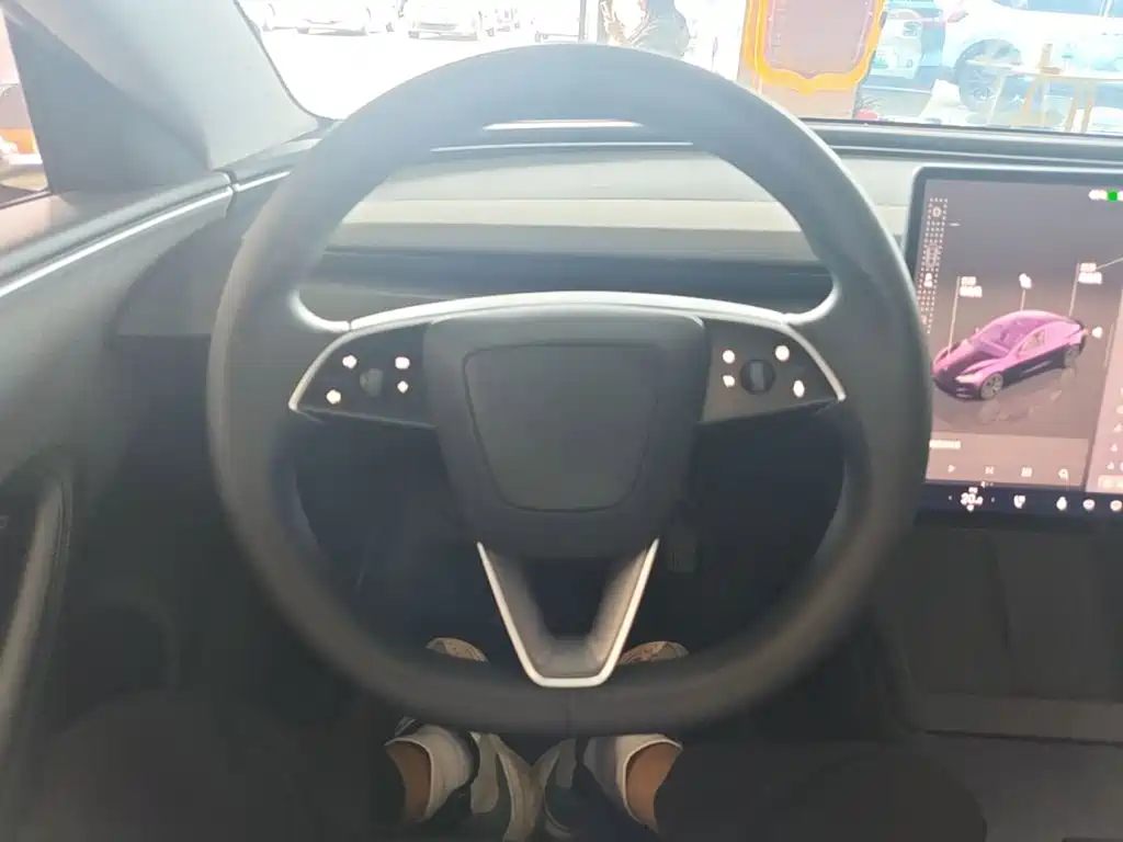 Tesla Model 3 — миниатюра 3