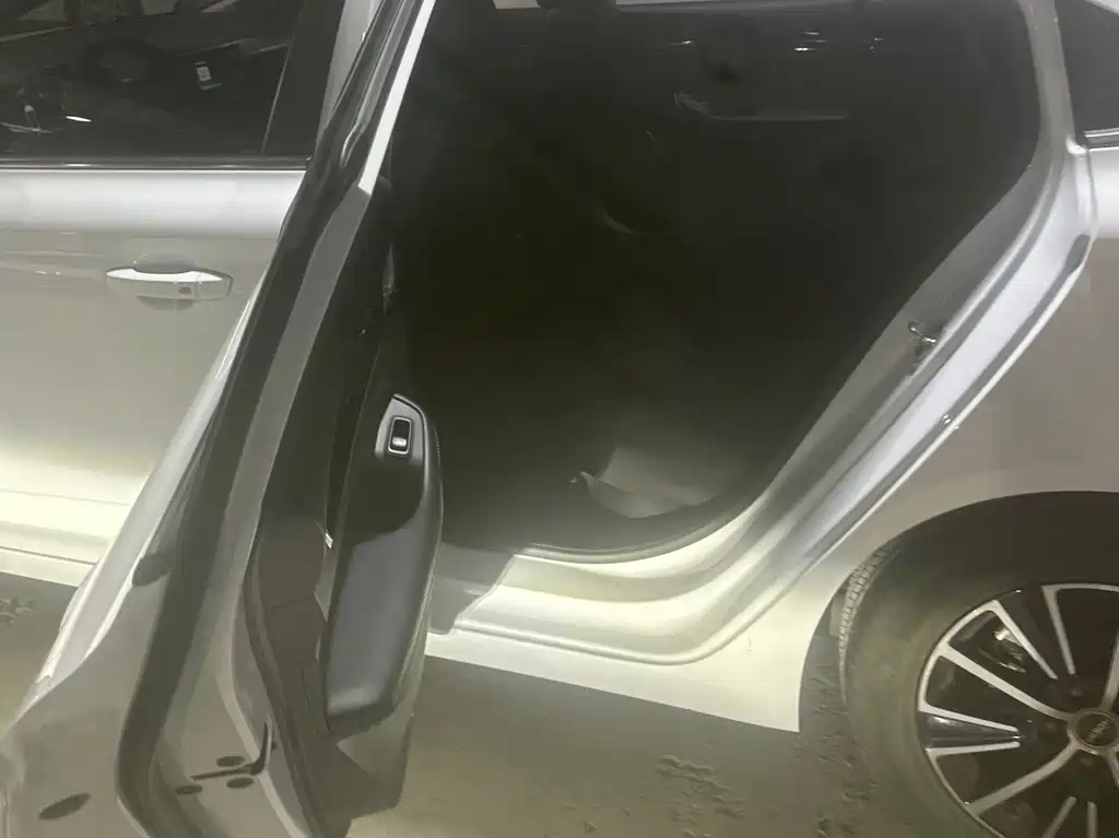 Roewe i5 — миниатюра 6