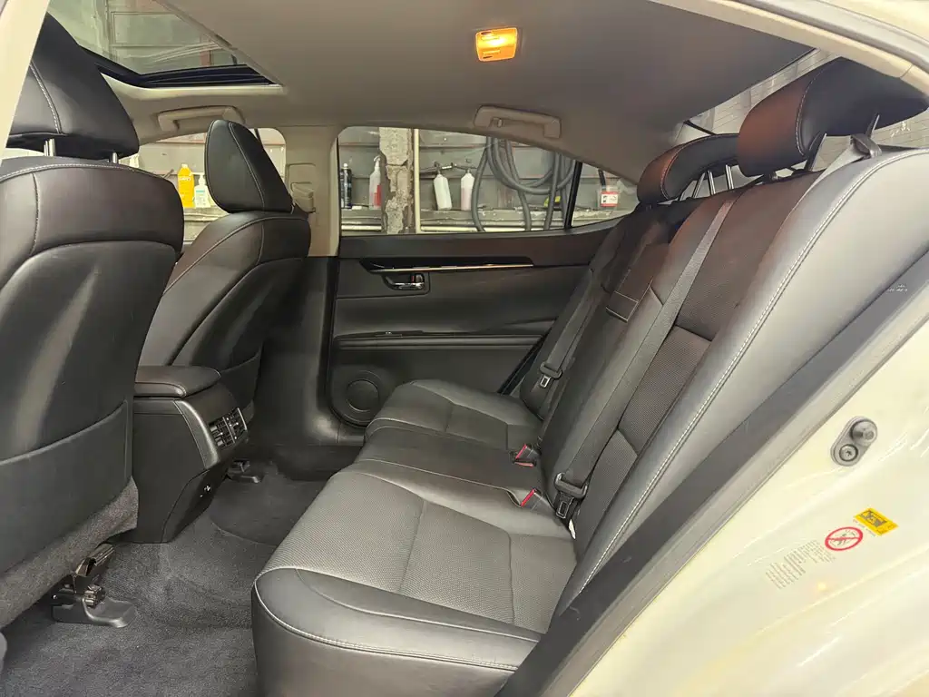 Lexus ES — миниатюра 31