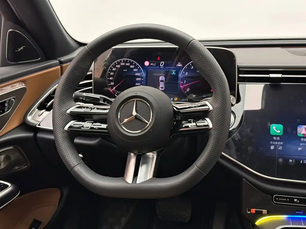 Mercedes-Benz E-Class — миниатюра 12