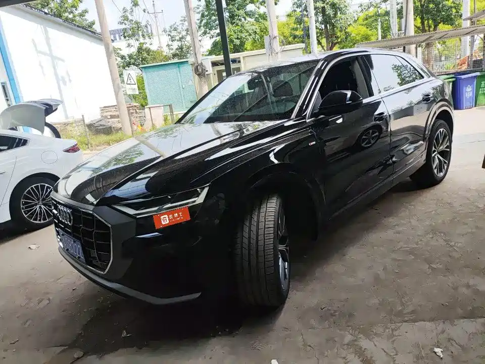 Audi Q8 2021