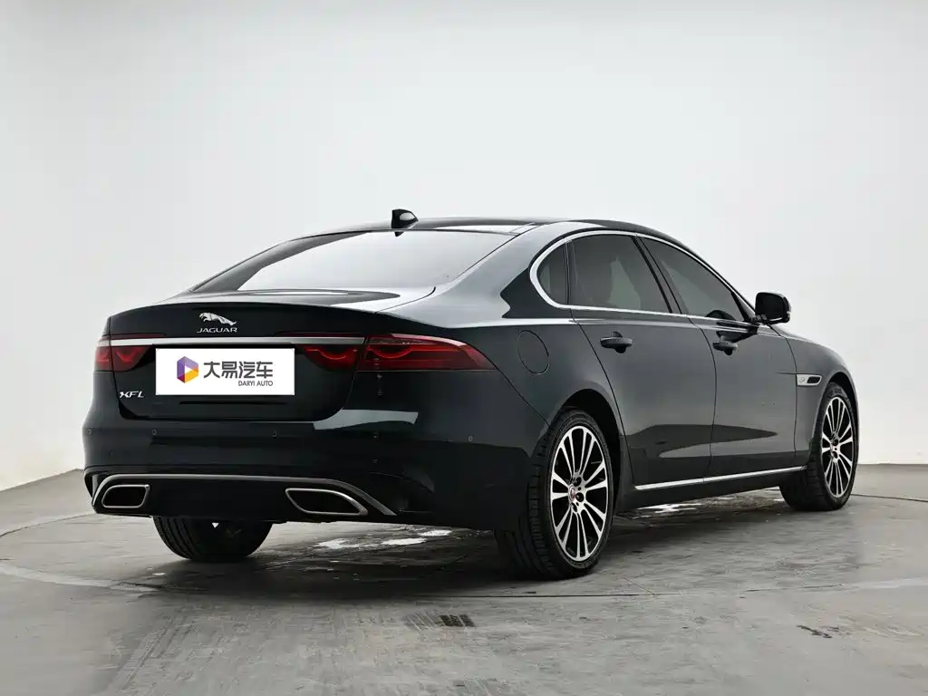 Jaguar XFL — миниатюра 3