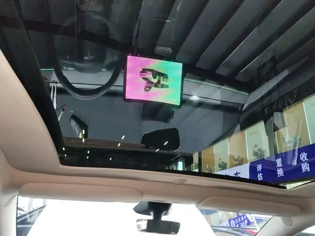 Tesla Model Y — миниатюра 14