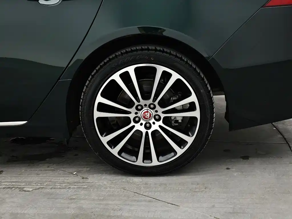 Jaguar XFL — миниатюра 9