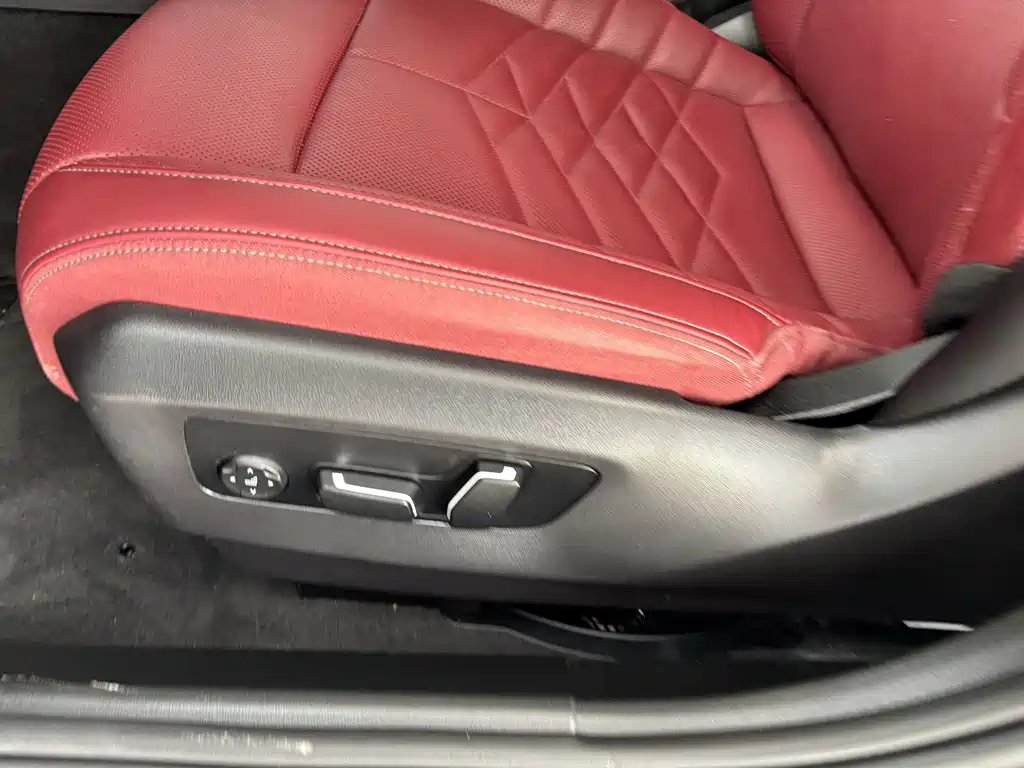 BMW 5 Series — миниатюра 13