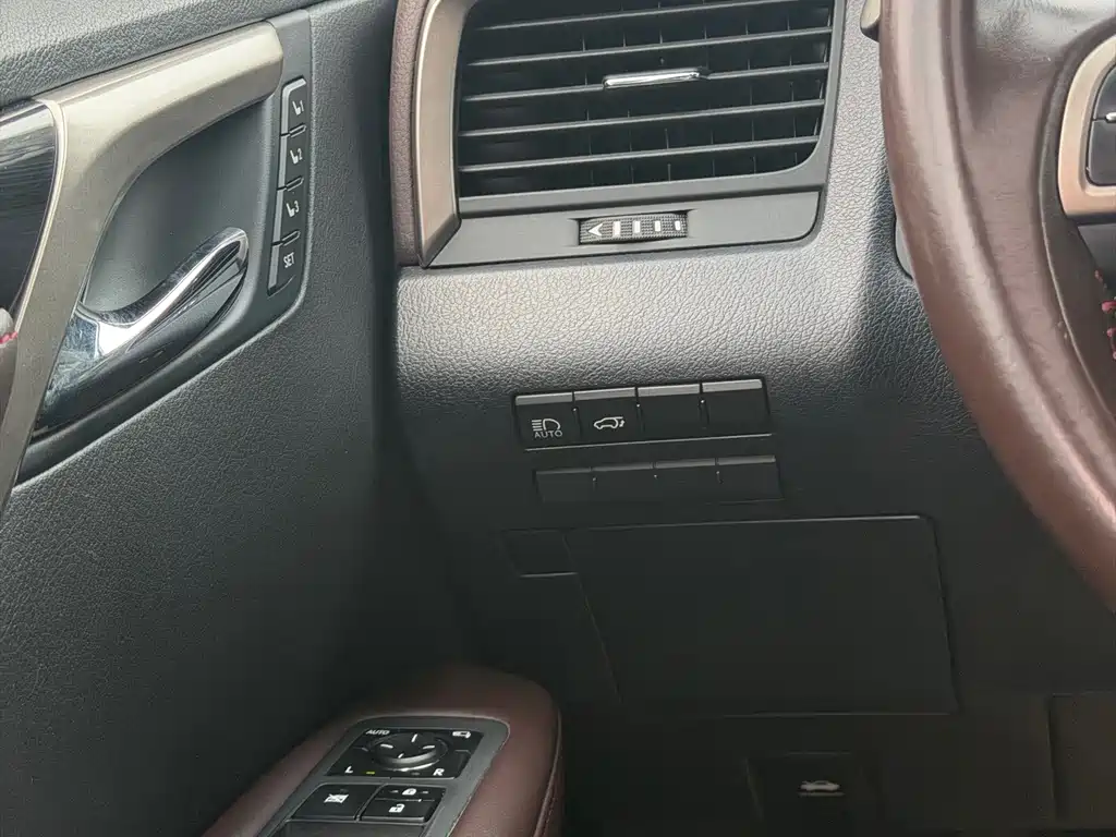 Lexus RX — миниатюра 10