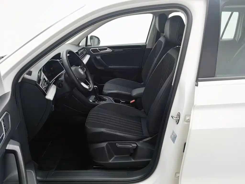 Volkswagen Tiguan L — миниатюра 10