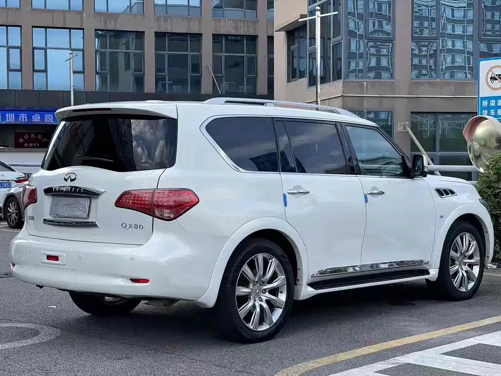 Infiniti QX80 2013 5.6L 4WD