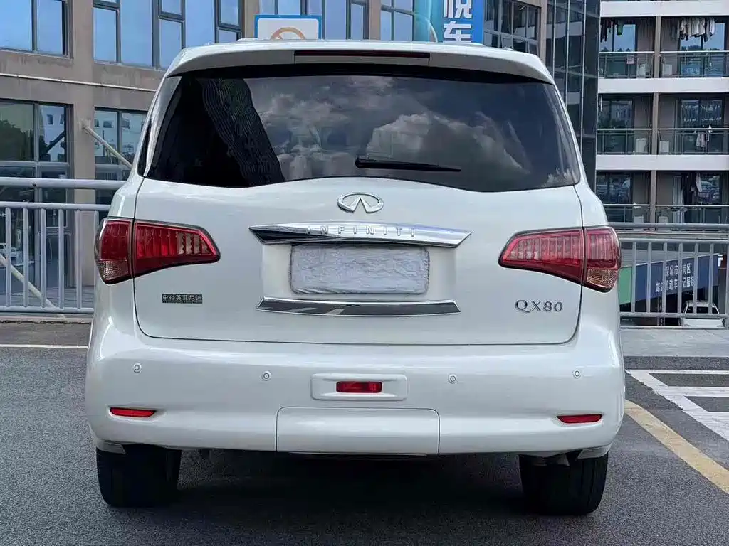 Infiniti QX80 2013 5.6L 4WD
