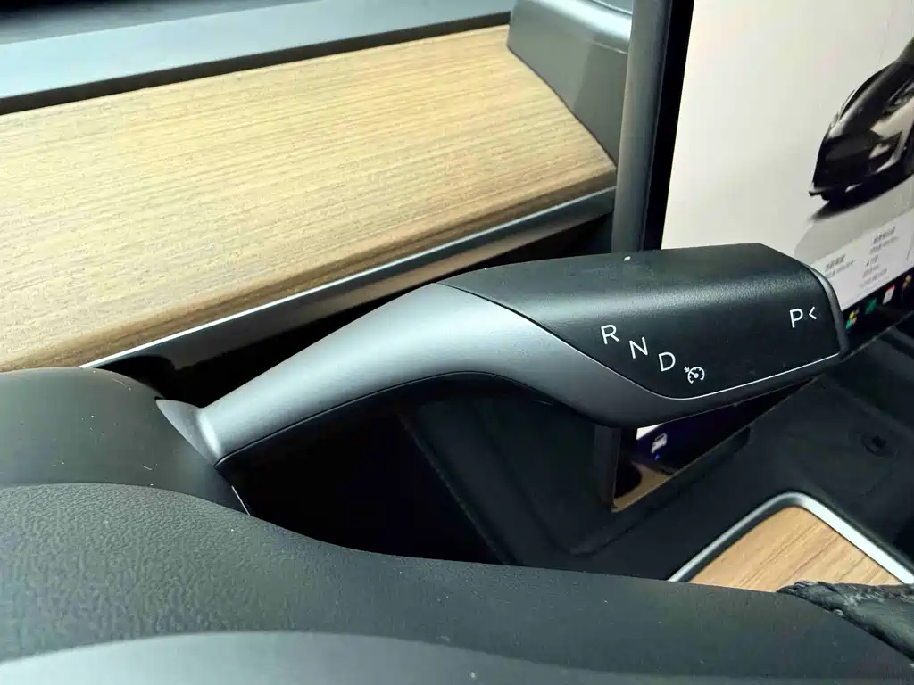Tesla Model 3 — миниатюра 17
