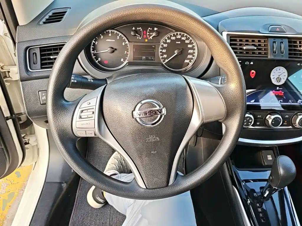 Nissan Tiida — миниатюра 11