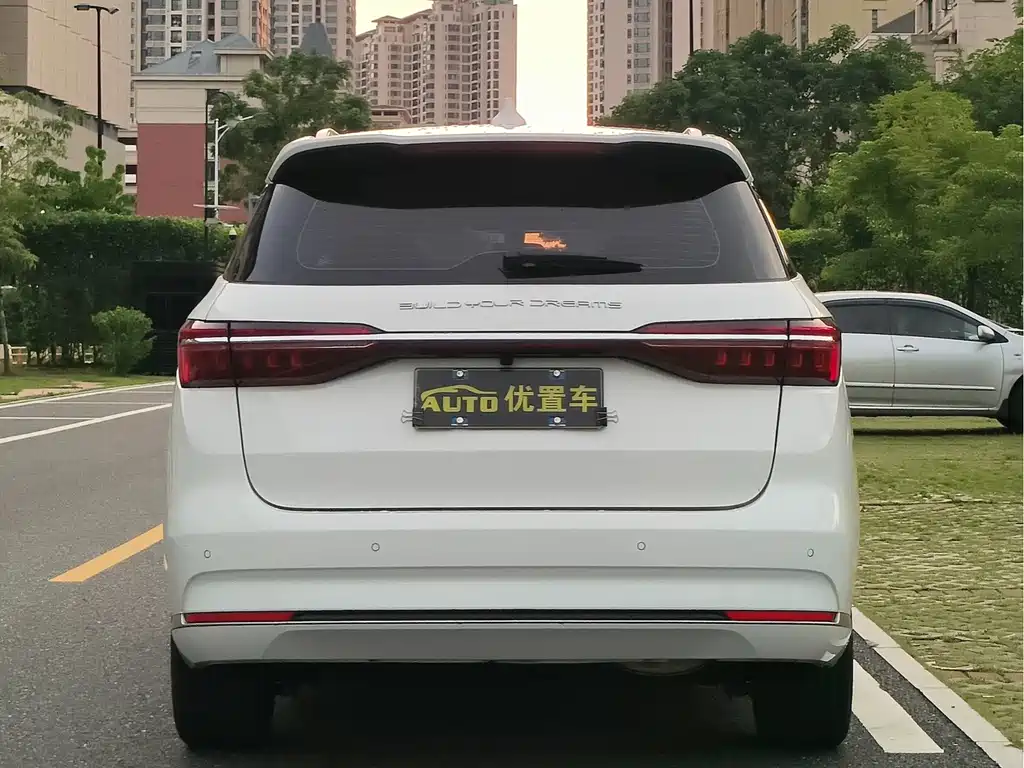 BYD MAX — миниатюра 5